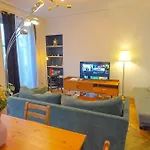 6 Chic Spacious Flat Moulin Rouge