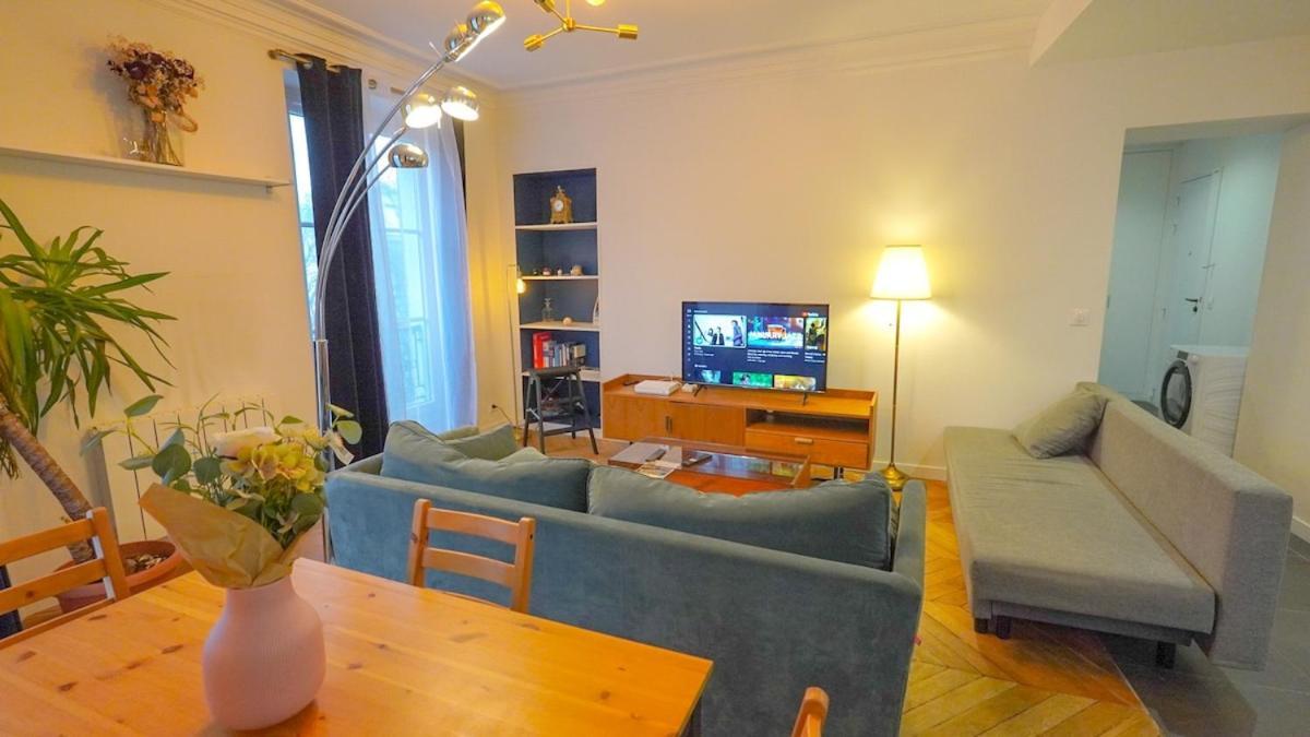 6 Chic Spacious Flat Moulin Rouge Parijs